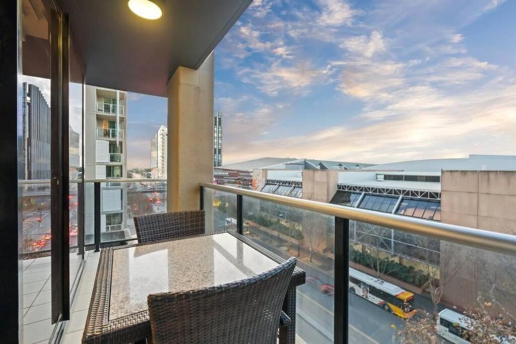 Ferienwohnung New Heights On North Terrace - 2Br Cbd Views Pool Adelaide Exterior foto