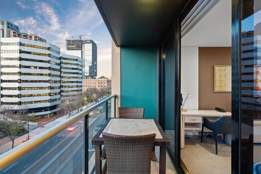 Ferienwohnung New Heights On North Terrace - 2Br Cbd Views Pool Adelaide Exterior foto