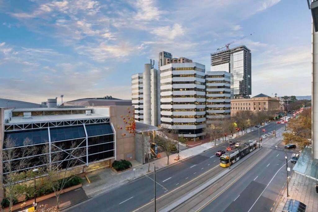 Ferienwohnung New Heights On North Terrace - 2Br Cbd Views Pool Adelaide Exterior foto