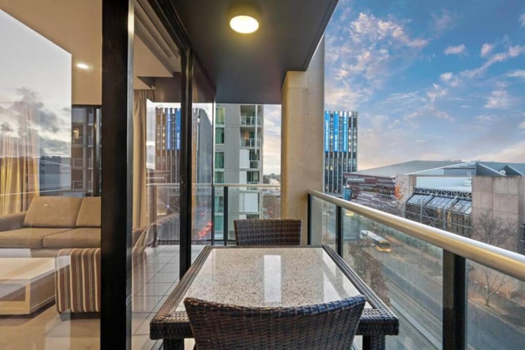 Ferienwohnung New Heights On North Terrace - 2Br Cbd Views Pool Adelaide Exterior foto